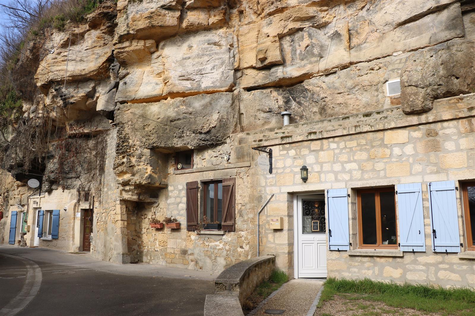 Village troglodytique : GOUVIEUX - 22 km