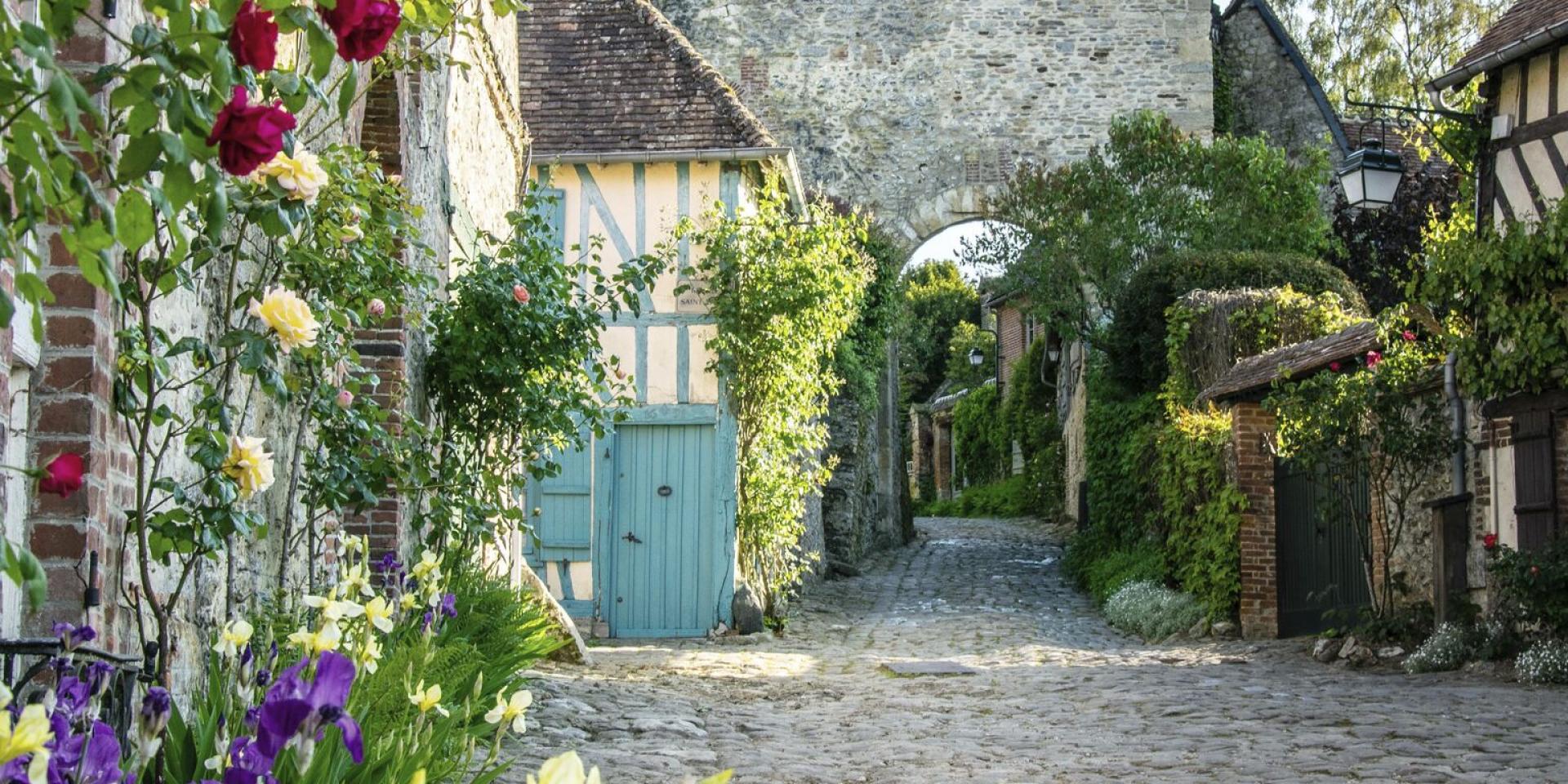 Un des plus beaux villages de France : GERBEROY - 63 km