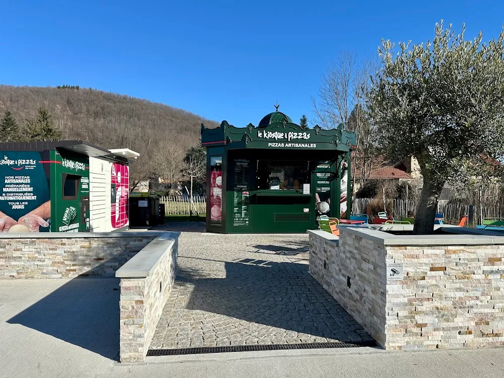 Le Kiosque à Pizzas Saint Paul de Jarrat avec distributeur automatique 24/24h