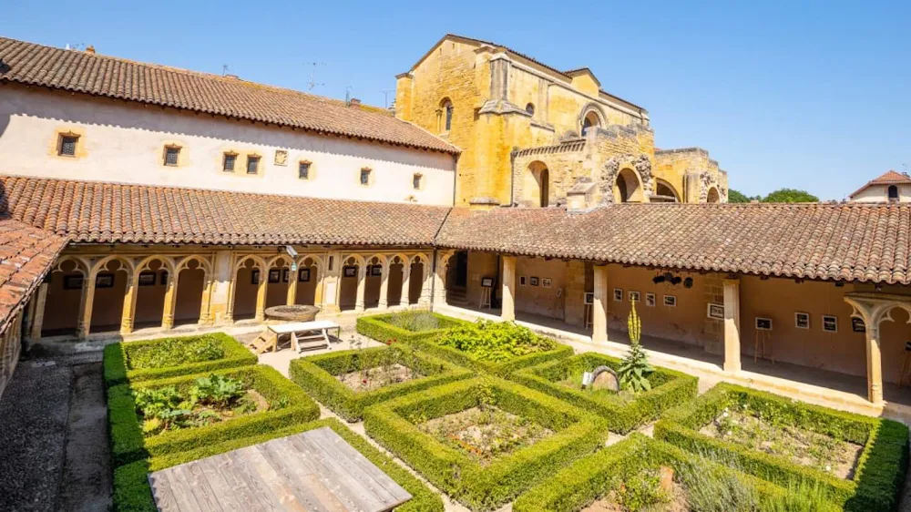 Abbaye bénédictine de Charlieu