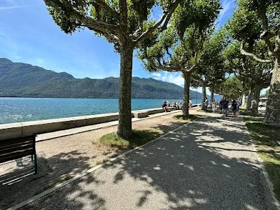 Esplanade du Lac