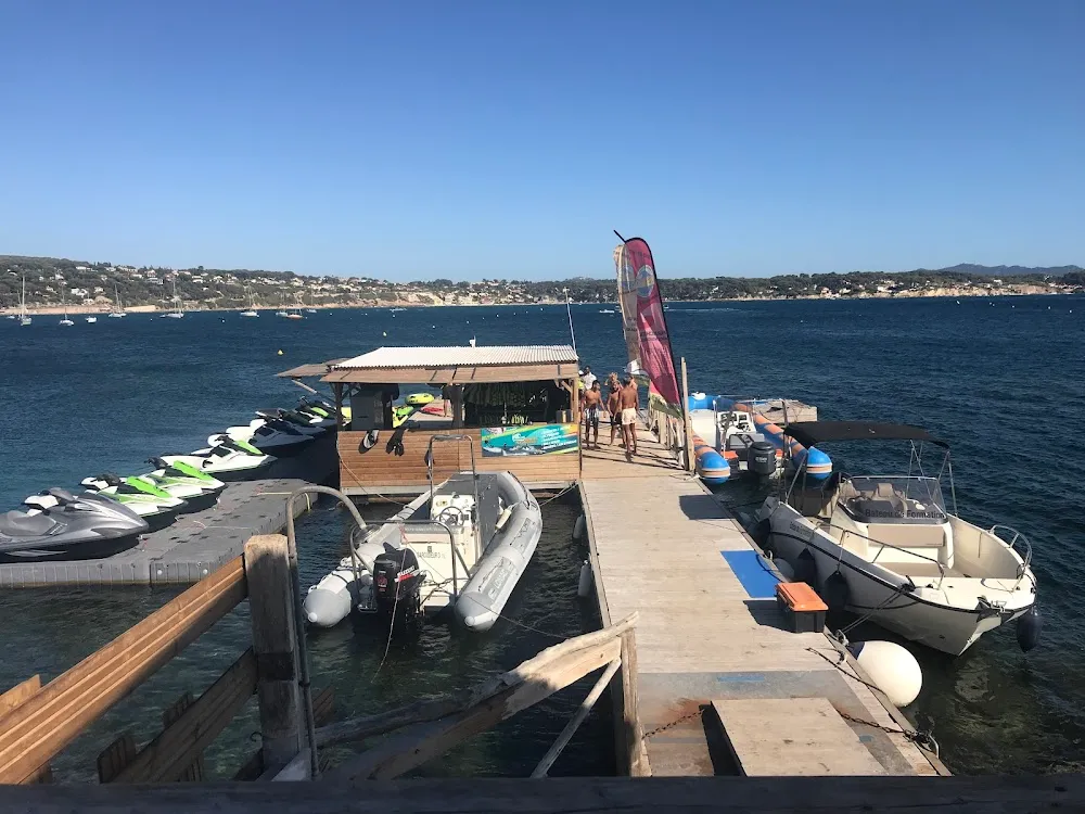 BANDOL SPORTS NAUTIQUES : Jet ski - Parachute ascensionnel - Bouée tractée