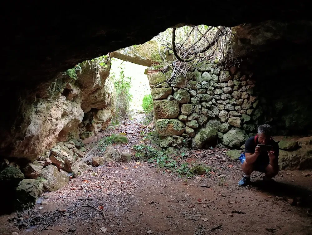 Cueva y pozo