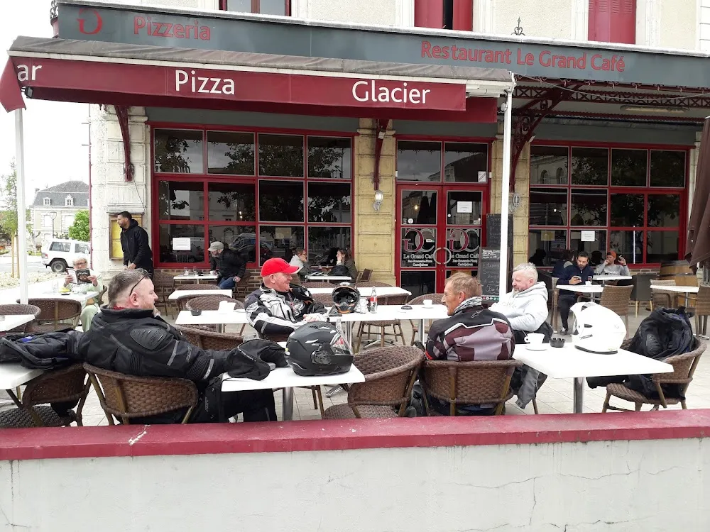 LE GRAND CAFE