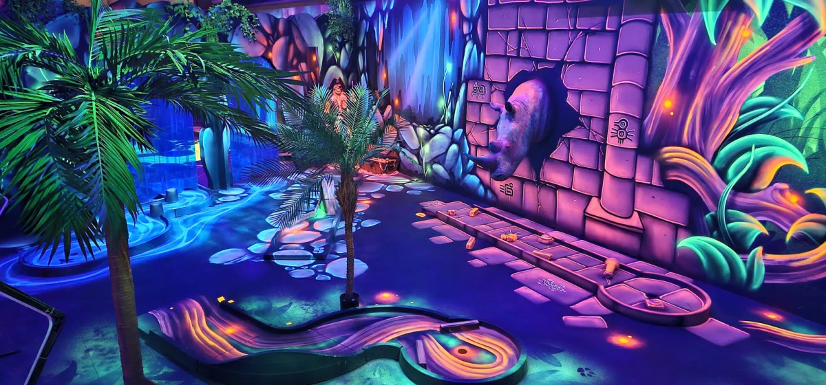 Black Holes Minigolf - CHAMBLY - 33 km