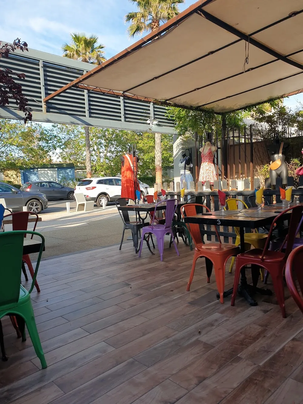 Color Café Restaurant & Boutique