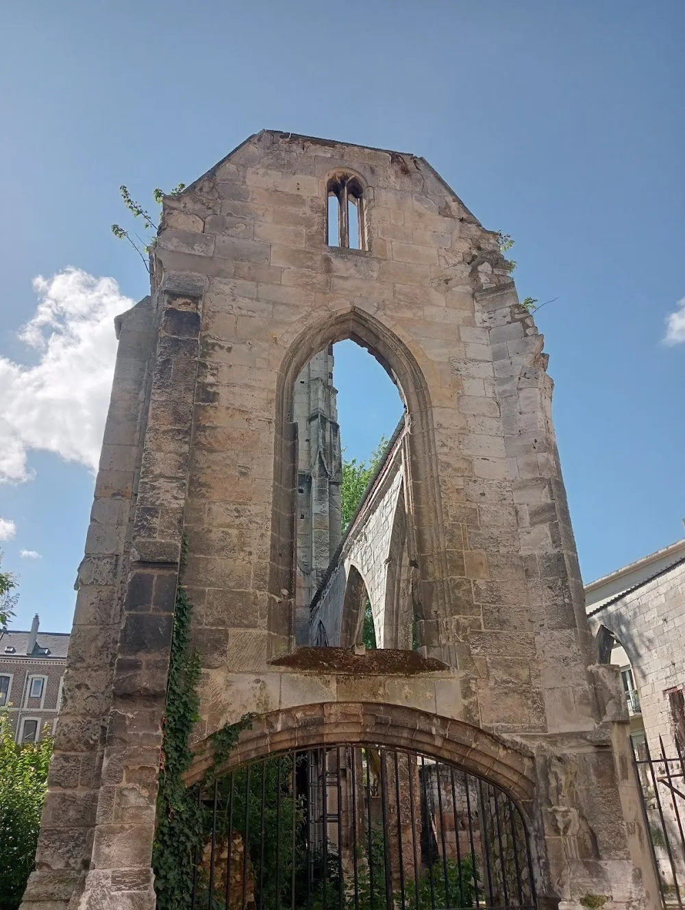Square Saint-Pierre du ChΓ’tel