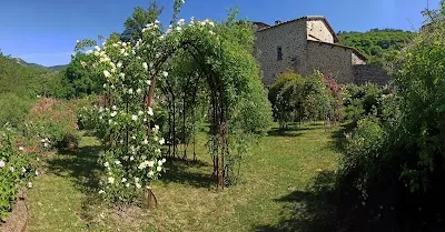 Roseraie de l'enclos de clastres