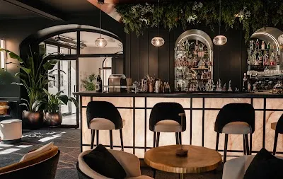 Lounge bar M. CHARLES
