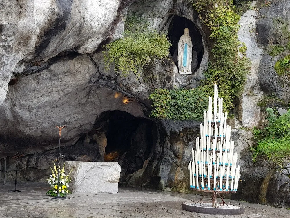 Grotte de Massabielle Lourdes