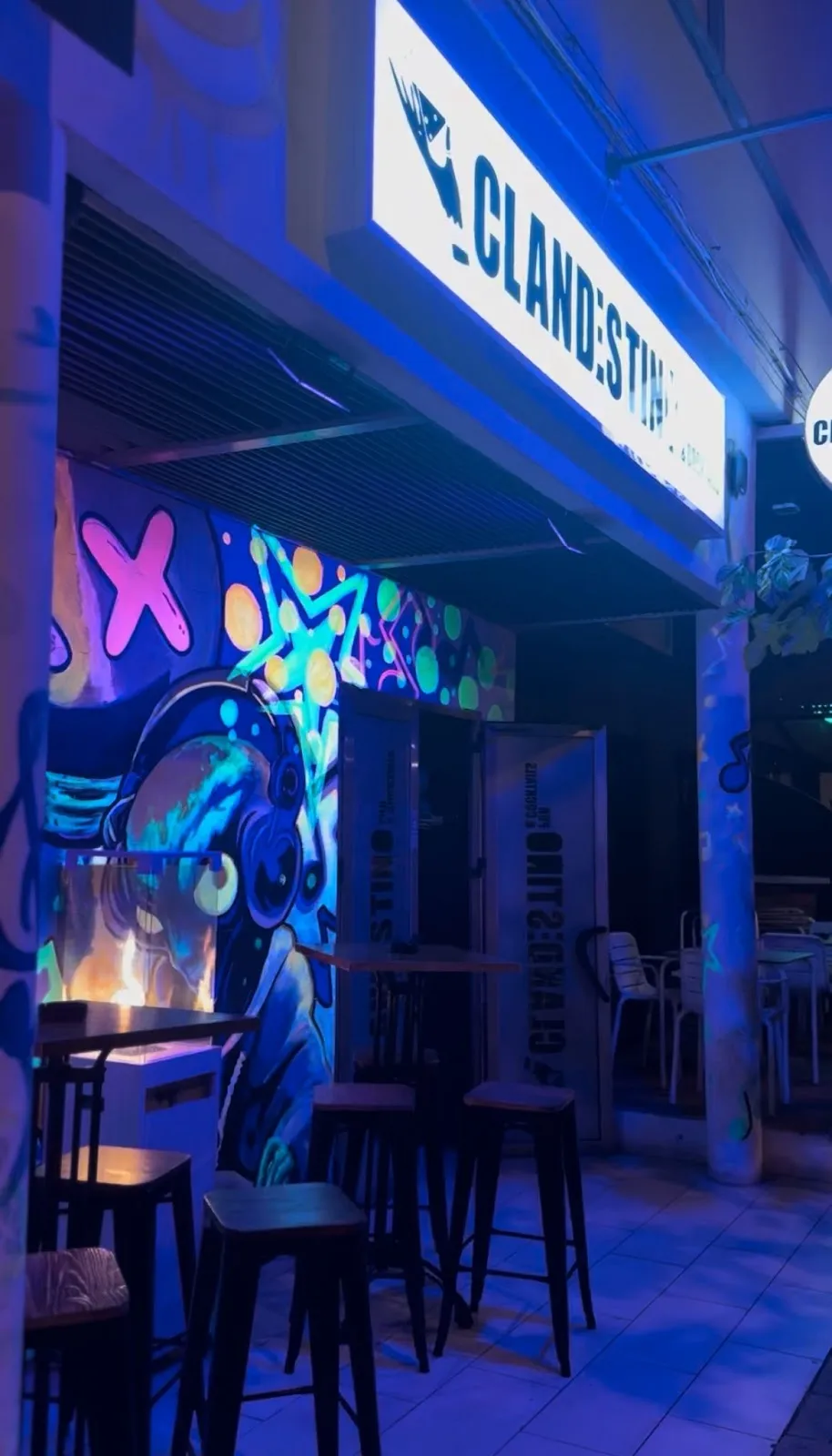 CLANDESTINX PUB & COCKTAILS