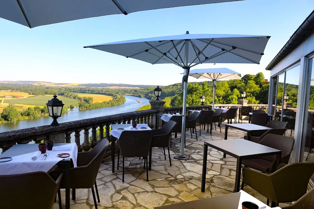 Le Panoramique 1* et son bar Léopold